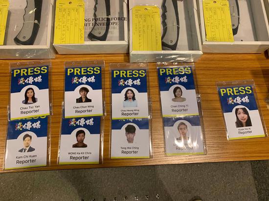 △警方查获大量假记者证。图片来源：香港文汇网