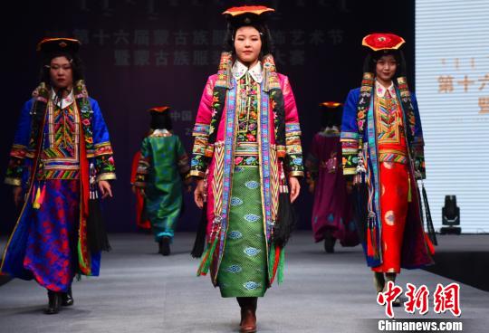 蒙古族服装服饰大赛总决赛：1700余套服饰参赛